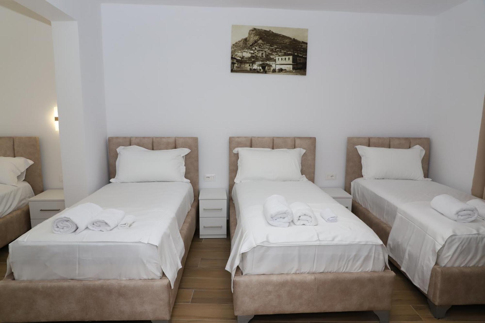 Guest House Esanbja Berat Zewnętrze zdjęcie