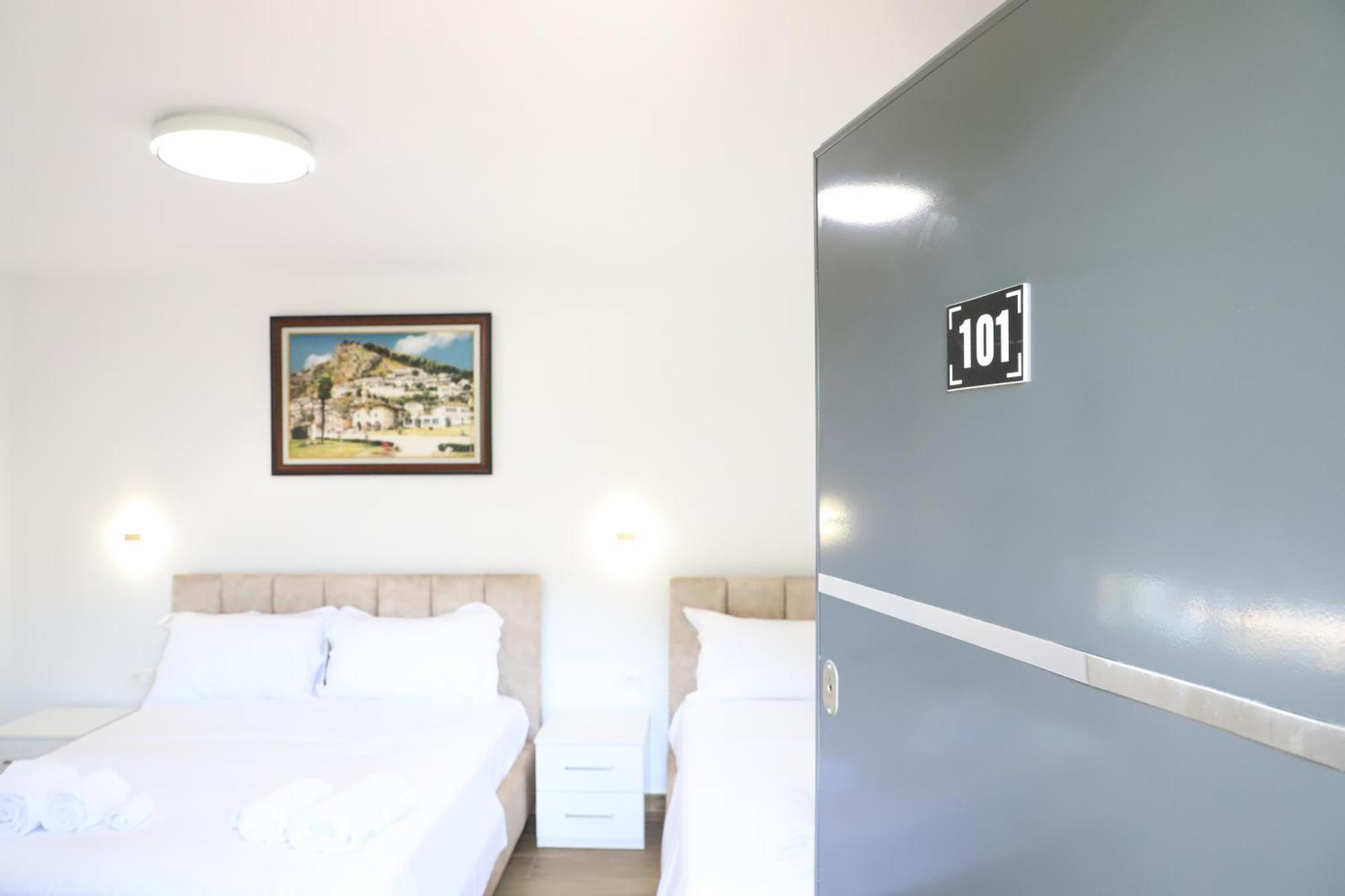 Guest House Esanbja Berat Zewnętrze zdjęcie