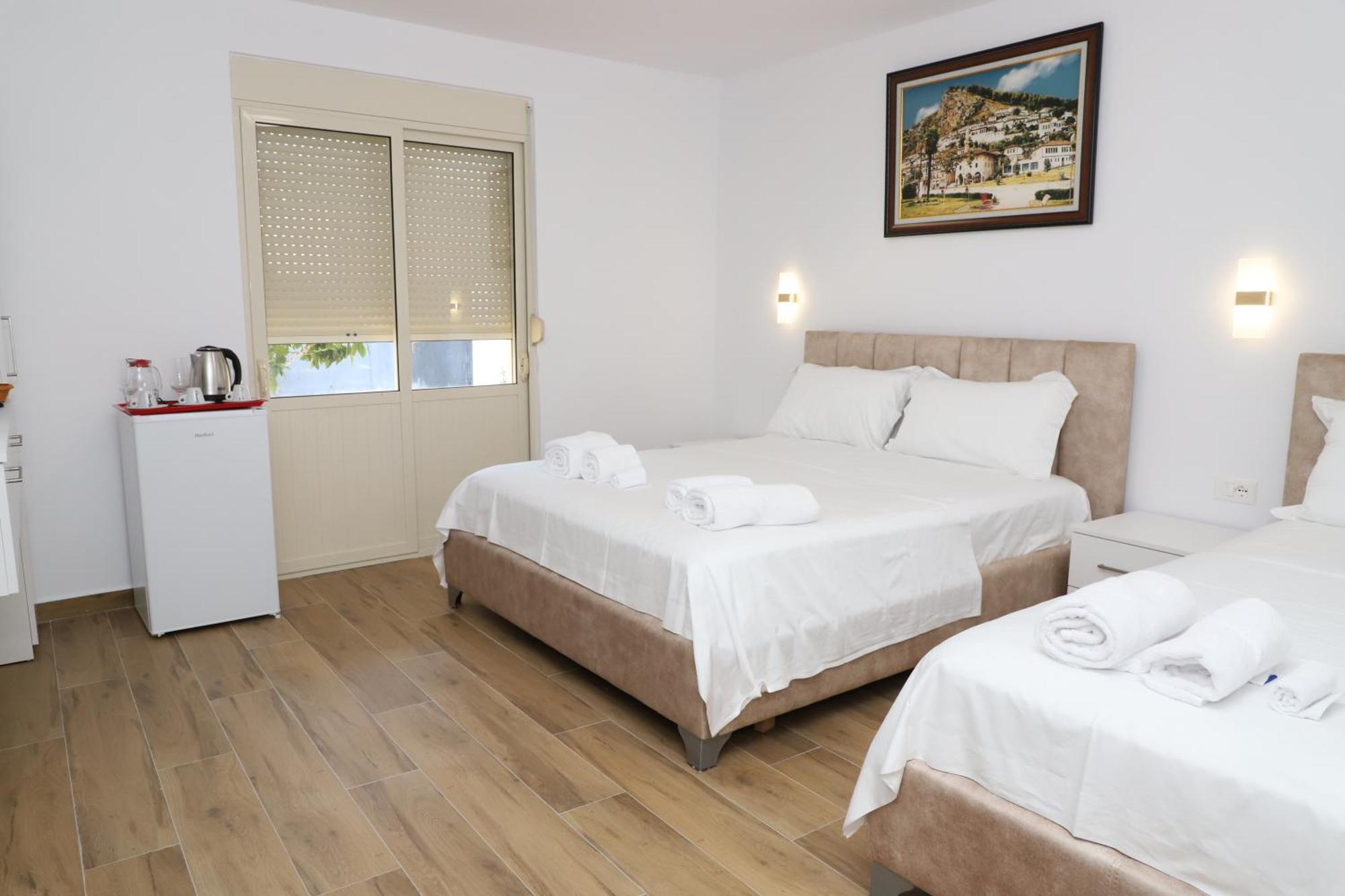 Guest House Esanbja Berat Zewnętrze zdjęcie