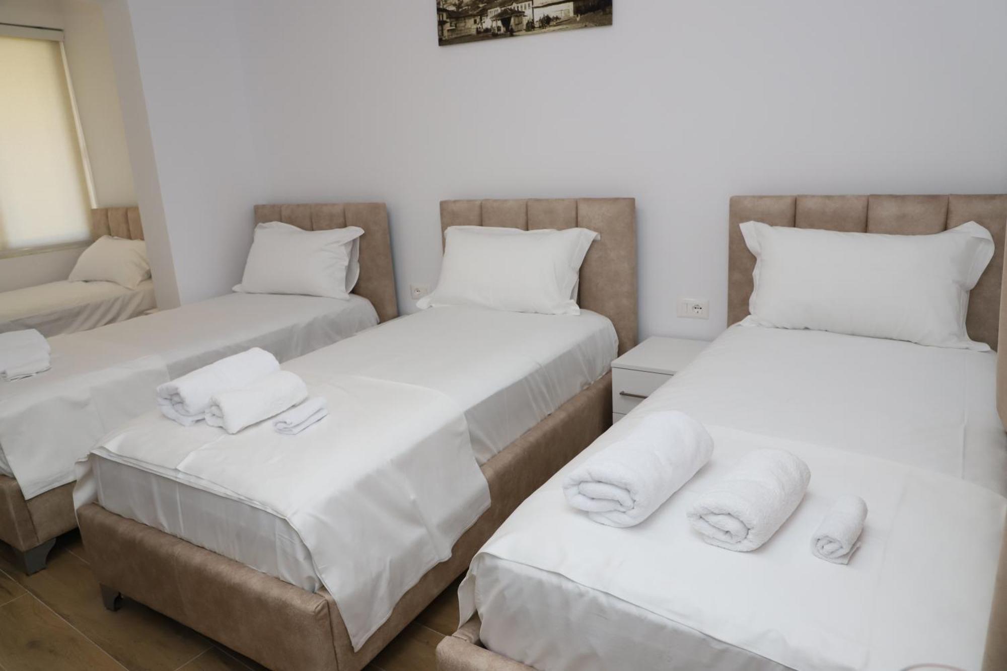Guest House Esanbja Berat Zewnętrze zdjęcie