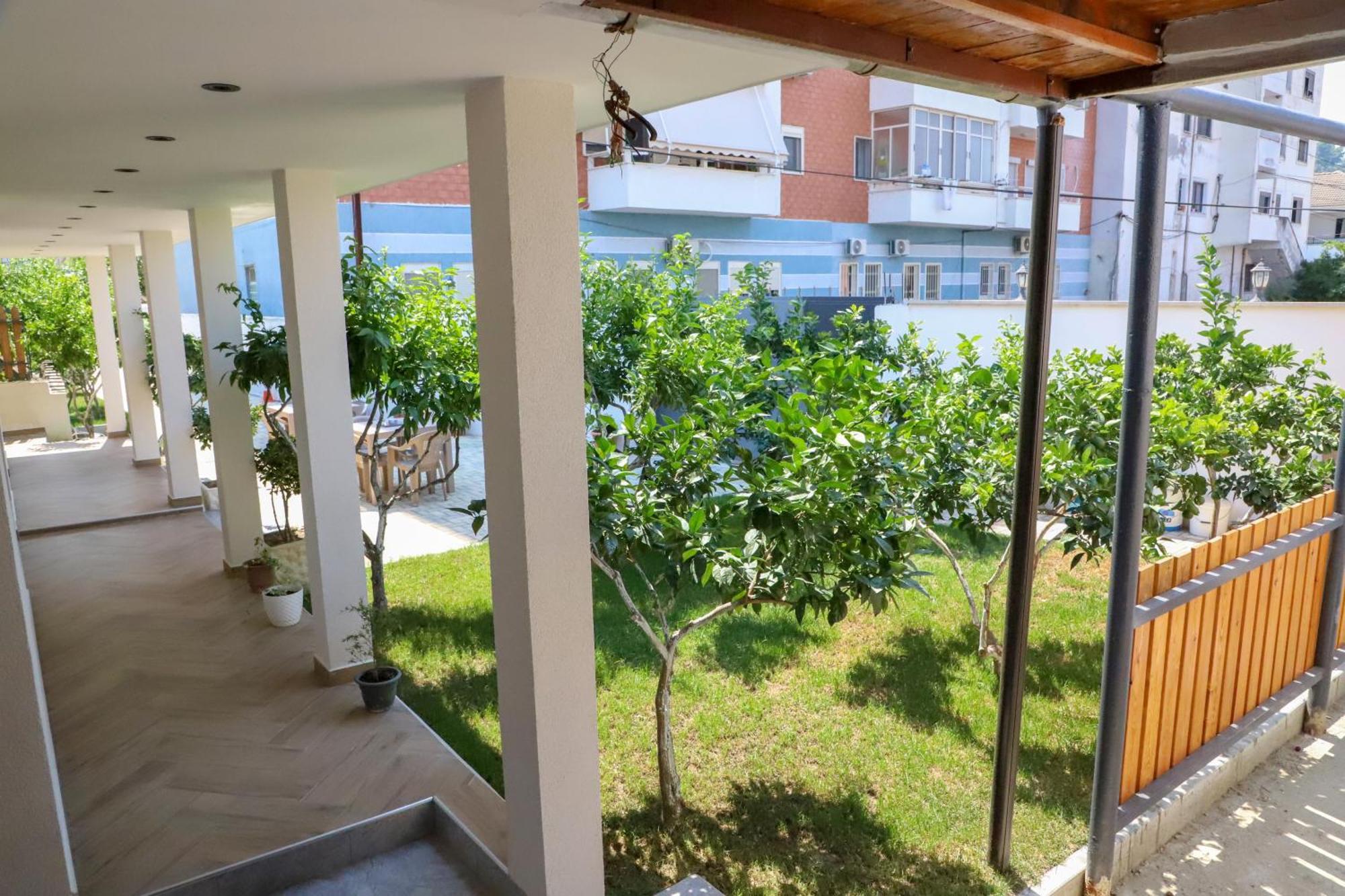 Guest House Esanbja Berat Zewnętrze zdjęcie