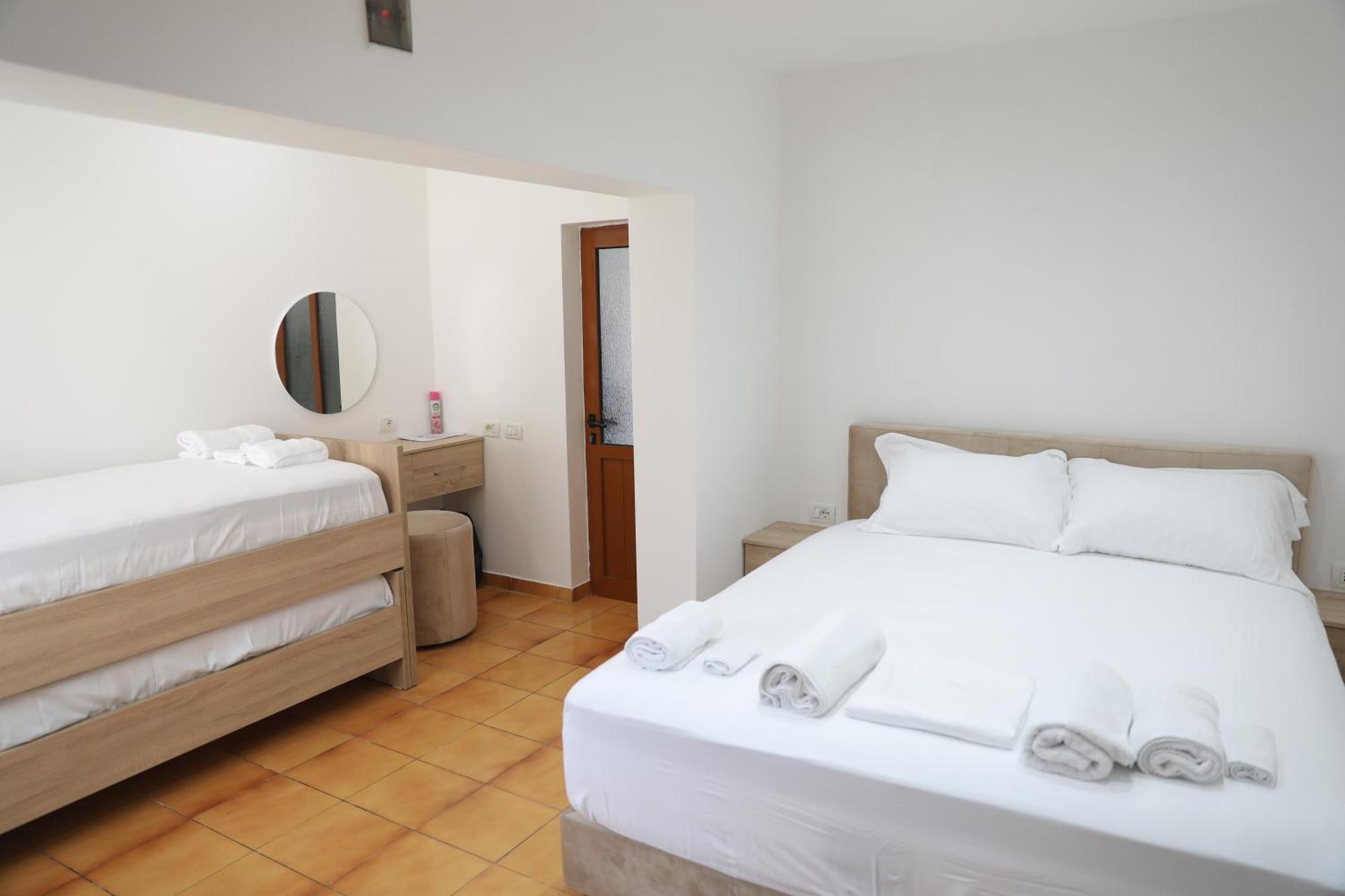 Guest House Esanbja Berat Zewnętrze zdjęcie